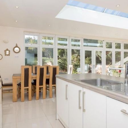 Rose Garden House Villa Luton  Bagian luar foto