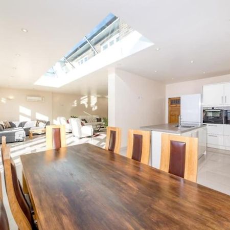 Rose Garden House Villa Luton  Bagian luar foto