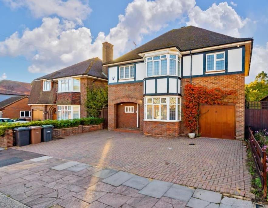 Rose Garden House Villa Luton  Bagian luar foto