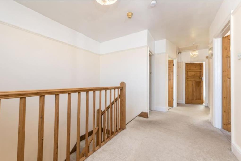 Rose Garden House Villa Luton  Bagian luar foto