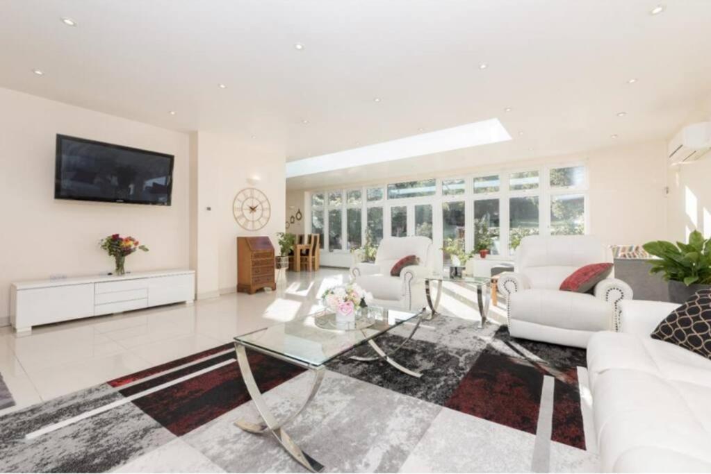 Rose Garden House Villa Luton  Bagian luar foto