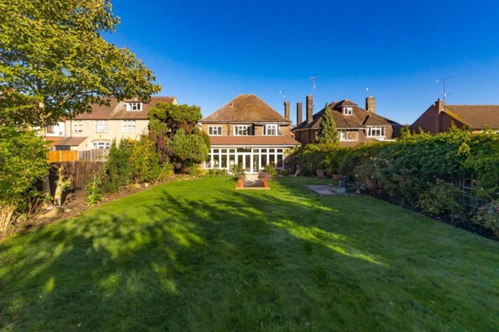 Rose Garden House Villa Luton  Bagian luar foto