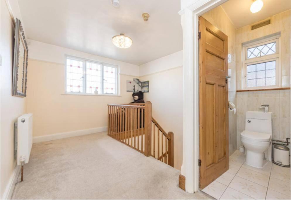Rose Garden House Villa Luton  Bagian luar foto