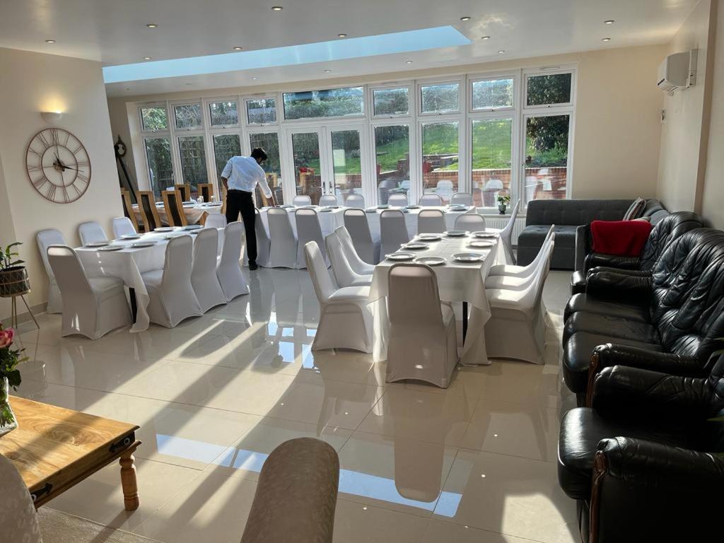 Rose Garden House Villa Luton  Bagian luar foto
